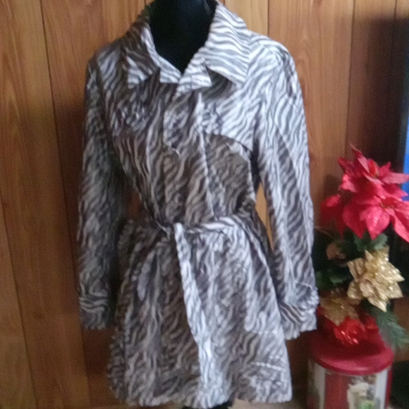 Zebra Trench❤🖤 - Picture 7 of 10